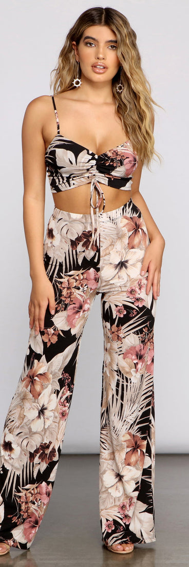 With fun and flirty details, Island Vacay Tropical Crop Top shows off your unique style for a trendy outfit for the summer season!