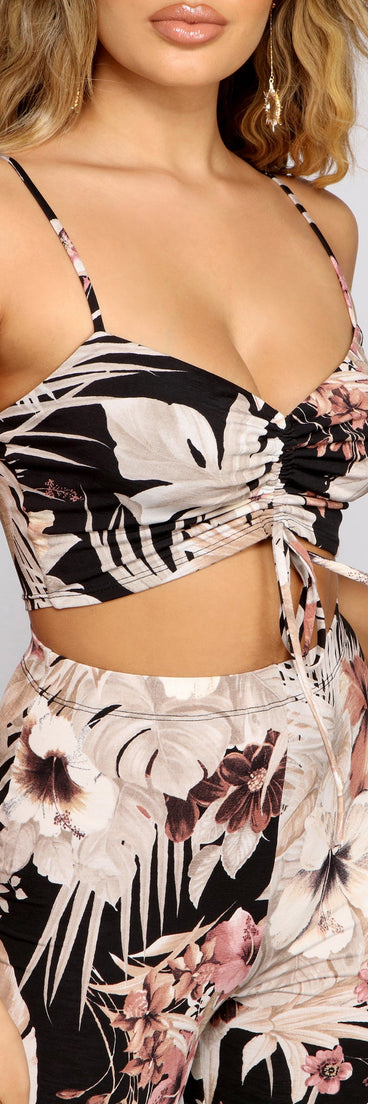 With fun and flirty details, Island Vacay Tropical Crop Top shows off your unique style for a trendy outfit for the summer season!