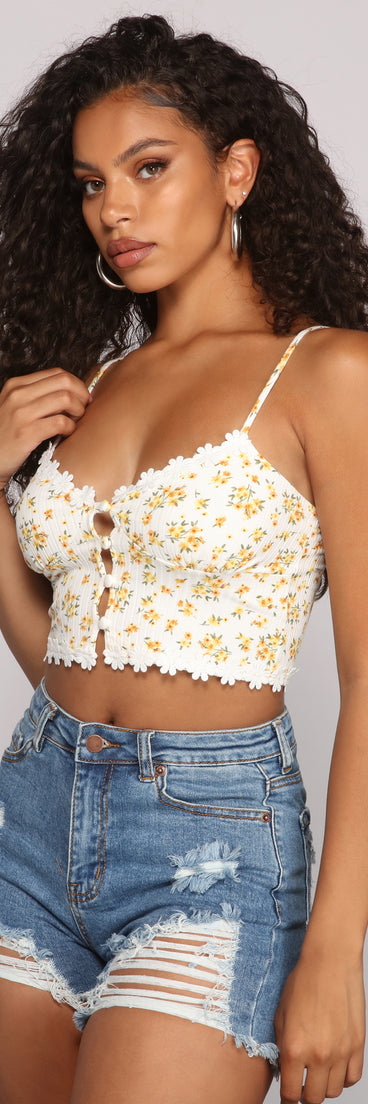 With fun and flirty details, Such A Darling Floral Crop Top shows off your unique style for a trendy outfit for the summer season!