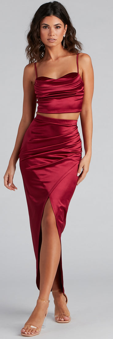 Sleek Moves Sleeveless Crop Top creates the perfect New Year’s Eve Outfit or new years dress with stylish details in the latest trends to ring in 2023!