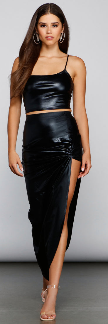 With fun and flirty details, Dangerous Glam Faux Leather One Shoulder Crop Top shows off your unique style for a trendy outfit for the summer season!