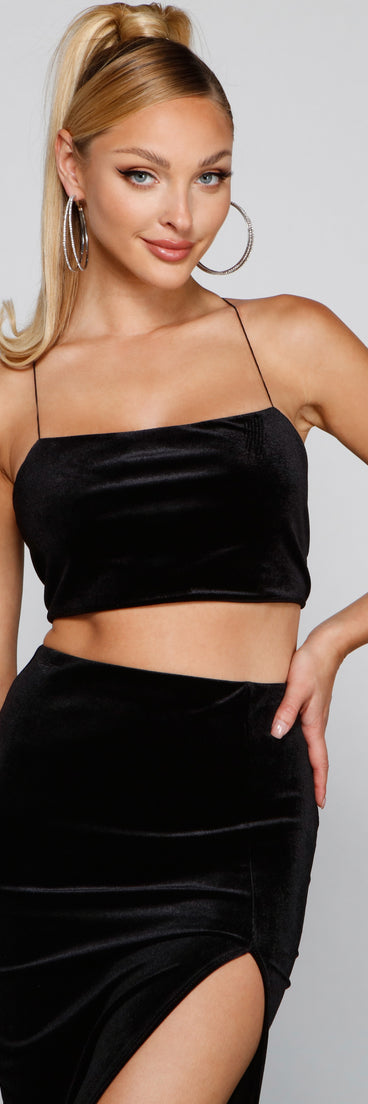Luxe Night Out Velvet Crop Top creates an effortless summer outfit with stylish details in the newest 2023 trends!