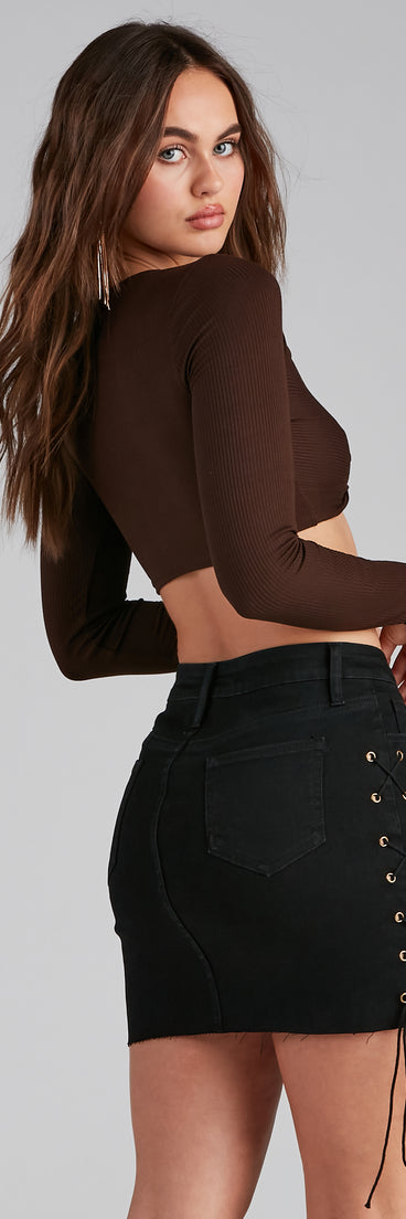 With fun and flirty details, Don't Get It Twisted Crop Top shows off your unique style for a trendy outfit for the summer season!