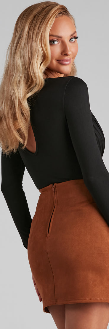 Simple And Chic Sweetheart Bodysuit is a trendy pick to create 2023 concert outfits, festival dresses, outfits for raves, or to complete your best party outfits or clubwear!