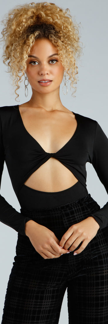 Trendy Twist-Front Bodysuit is a trendy pick to create 2023 festival outfits, festival dresses, outfits for concerts or raves, and complete your best party outfits!