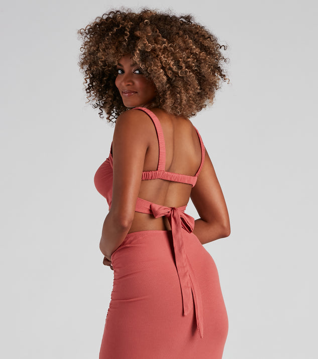With fun and flirty details, Spring Sunset Tie-Back Crop Top shows off your unique style for a trendy outfit for the summer season!