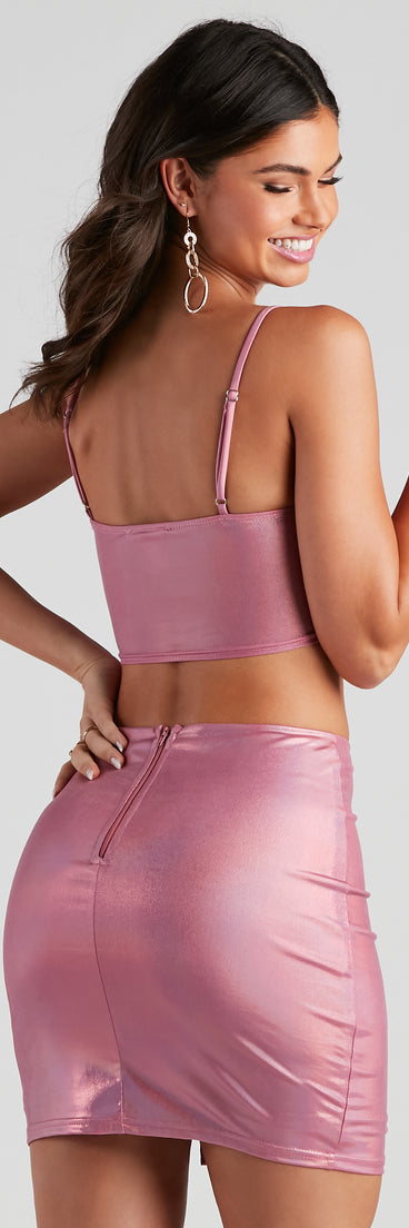 With fun and flirty details, Fantasy Fairy Holographic Crop Top shows off your unique style for a trendy outfit for the summer season!