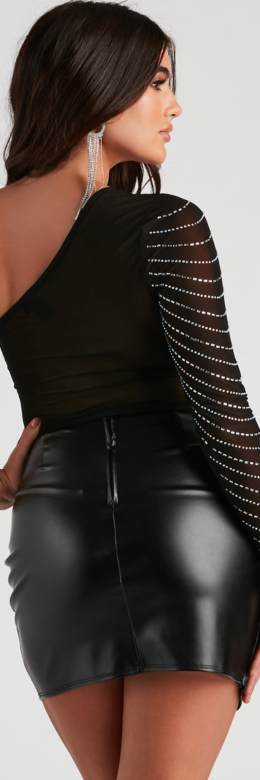 With fun and flirty details, Look My Best Rhinestone Crop Top shows off your unique style for a trendy outfit for the summer season!
