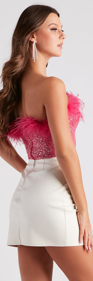 With fun and flirty details, the Sweet Darling Glitter Marabou Top shows off your unique style for a trendy outfit for summer!