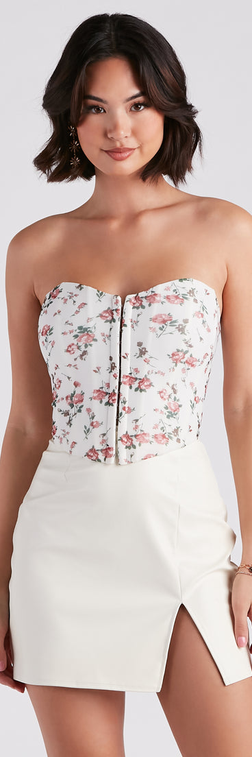 With fun and flirty details, Floral Daydream Mesh Crop Bustier shows off your unique style for a trendy outfit for the summer season!