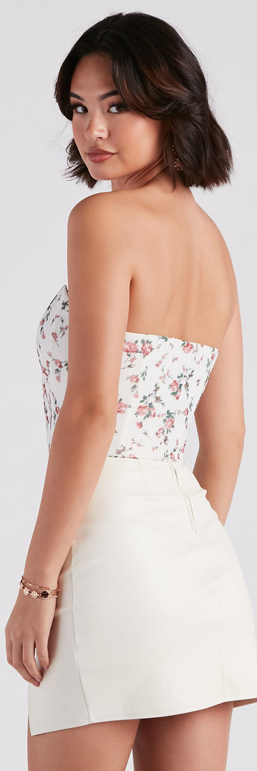 With fun and flirty details, Floral Daydream Mesh Crop Bustier shows off your unique style for a trendy outfit for the summer season!