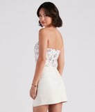 With fun and flirty details, Floral Daydream Mesh Crop Bustier shows off your unique style for a trendy outfit for the summer season!