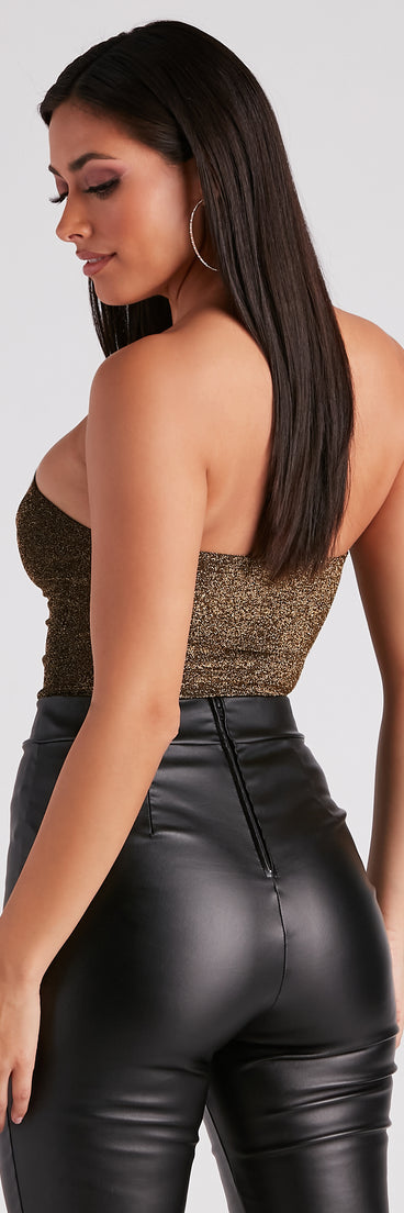 With fun and flirty details, Gimme The Shine Strapless Bodysuit shows off your unique style for a trendy outfit for the summer season!