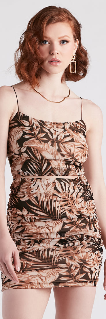 With fun and flirty details, Paradise Bound Tropical Print Crop Top shows off your unique style for a trendy outfit for the summer season!