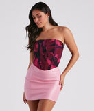With fun and flirty details, Art Display Strapless Bustier shows off your unique style for a trendy outfit for the summer season!