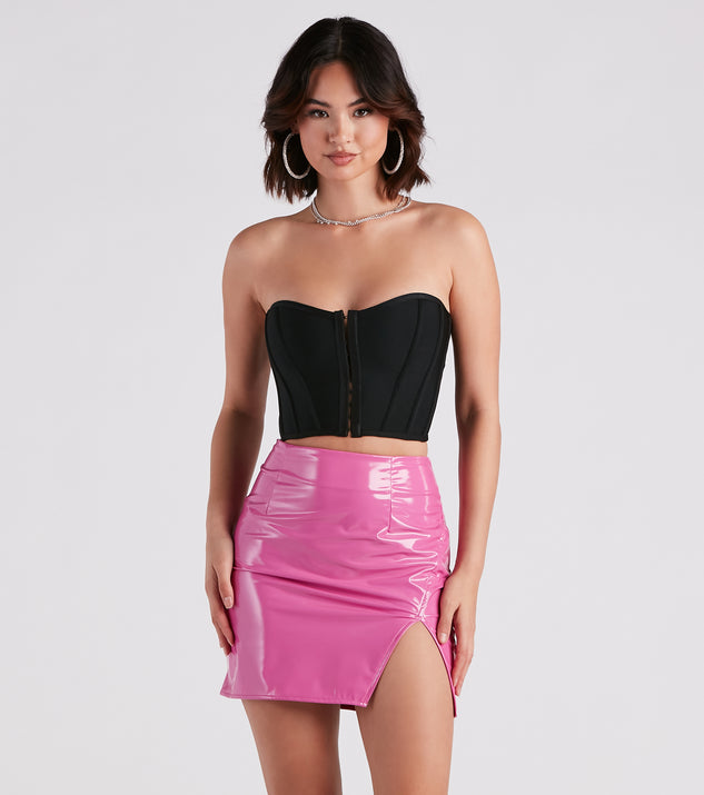 With fun and flirty details, Flirt Alert Strapless Cropped Bustier shows off your unique style for a trendy outfit for the summer season!
