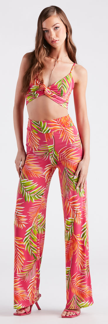 With fun and flirty details, Tropical Destination Twist Crop Top shows off your unique style for a trendy outfit for the summer season!