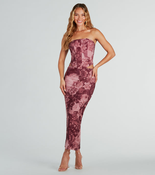 With fun and flirty details, the Stroll The Garden Mesh Floral Bustier shows off your unique style for a trendy outfit for the summer or fall season!