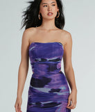 The waist-defining bodice style of the Painted In Beauty Strapless Abstract Bustier is perfect for making a statement with your outfit and provides the boning, molded cups, or lace-up details that capture the corset trend.