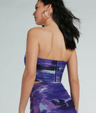The waist-defining bodice style of the Painted In Beauty Strapless Abstract Bustier is perfect for making a statement with your outfit and provides the boning, molded cups, or lace-up details that capture the corset trend.