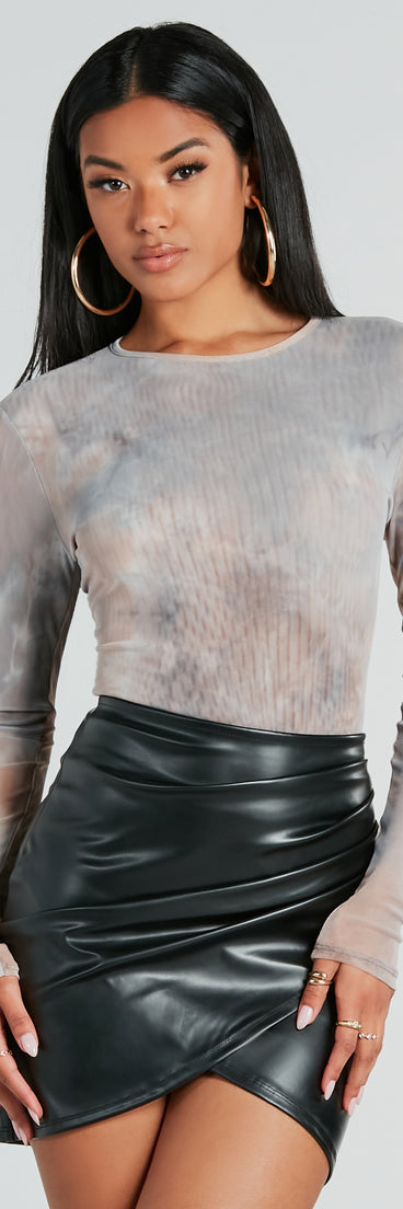 With fun and flirty details, the Chic Neutral Tie-Dye Mesh Long Sleeve Top shows off your unique style for a trendy outfit for the summer or fall season!