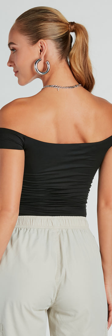 With fun and flirty details, the Ready To Go Off-The-Shoulder Bodysuit shows off your unique style for a trendy outfit for the spring or summer season!