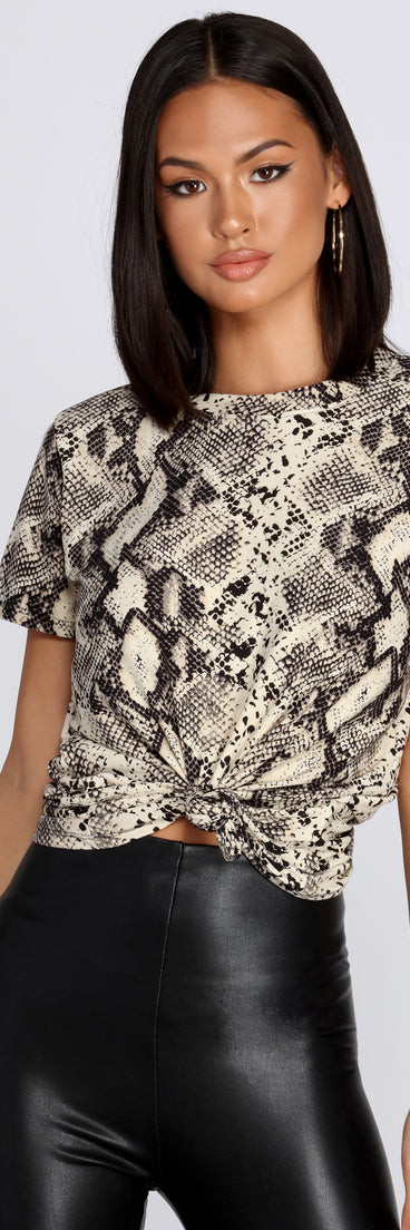 With fun and flirty details, Hypnotic Brushed Knit Tee shows off your unique style for a trendy outfit for the summer season!