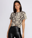 With fun and flirty details, Hypnotic Brushed Knit Tee shows off your unique style for a trendy outfit for the summer season!