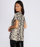 With fun and flirty details, Hypnotic Brushed Knit Tee shows off your unique style for a trendy outfit for the summer season!