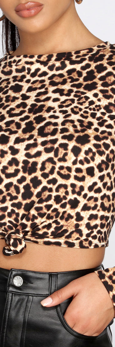 With fun and flirty details, Leopard Print Brushed Knit Crop Top shows off your unique style for a trendy outfit for the summer season!
