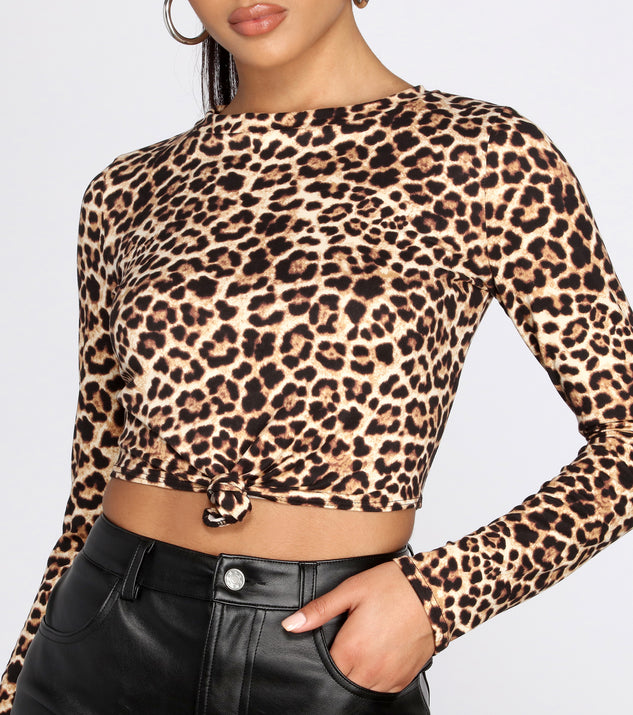 With fun and flirty details, Leopard Print Brushed Knit Crop Top shows off your unique style for a trendy outfit for the summer season!
