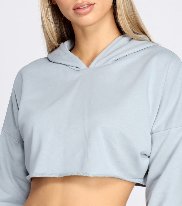 You’ll look stunning in the Sunday Funday Lounge Crop Top when paired with its matching separate to create a glam clothing set perfect for parties, date nights, concert outfits, back-to-school attire, or for any summer event!