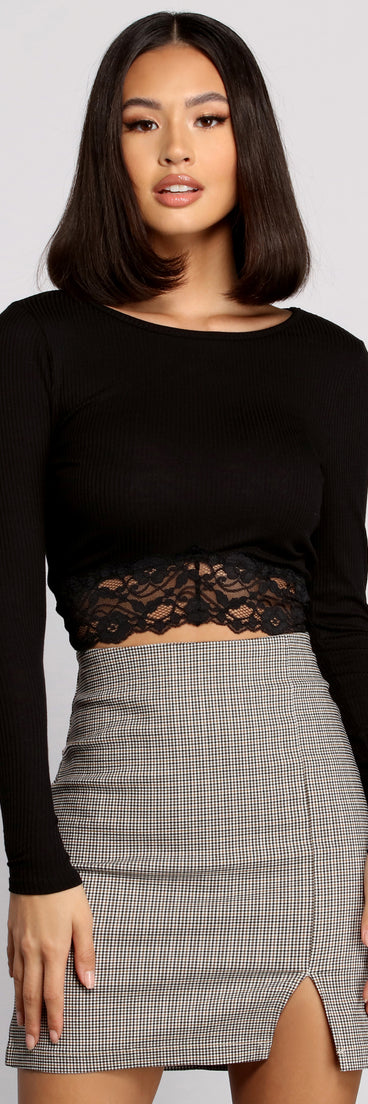 With fun and flirty details, Ribbed Tie Back Lace Hem Crop Top shows off your unique style for a trendy outfit for the summer season!