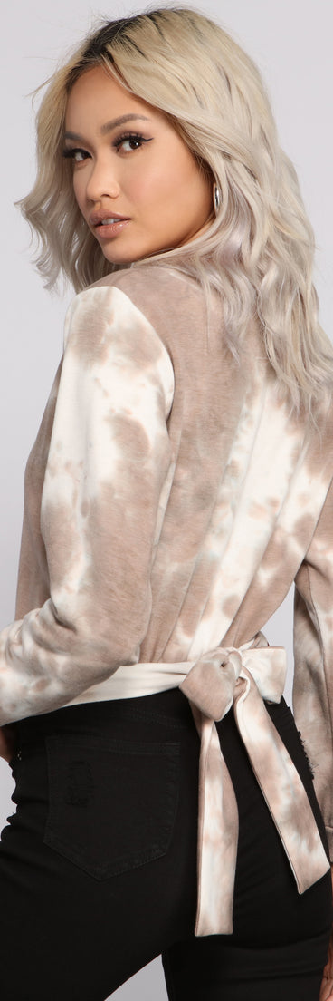 With fun and flirty details, Tie Waist Tie Dye Sweatshirt shows off your unique style for a trendy outfit for the summer season!