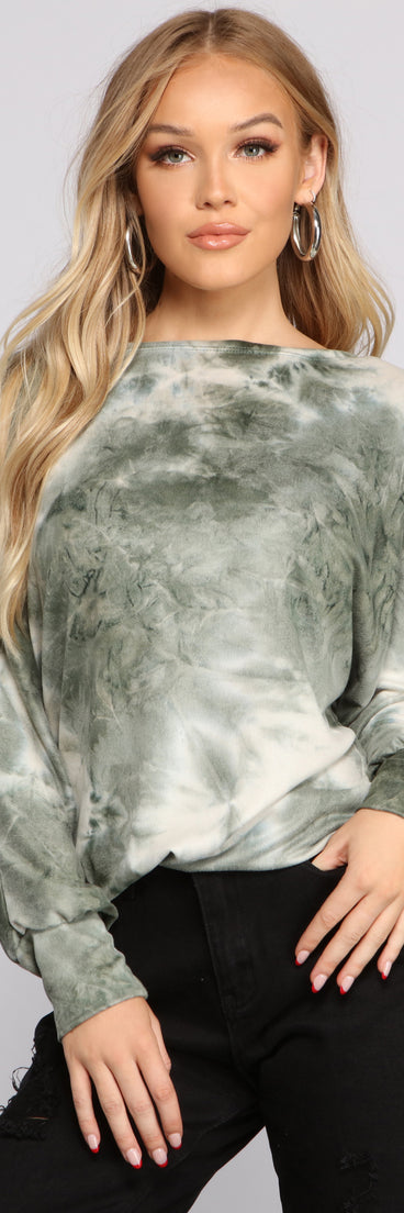 With fun and flirty details, Tie Dye Chic Oversized Top shows off your unique style for a trendy outfit for the summer season!
