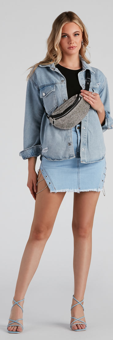 With fun and flirty details, Everyday Basic Scoop Neck Tee shows off your unique style for a trendy outfit for the summer season!