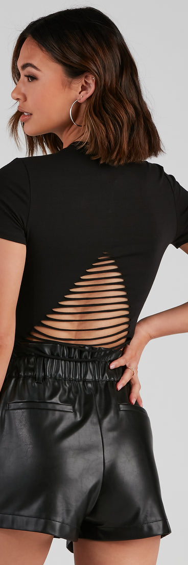 With fun and flirty details, Racer Babe Cropped Graphic Tee shows off your unique style for a trendy outfit for the summer season!