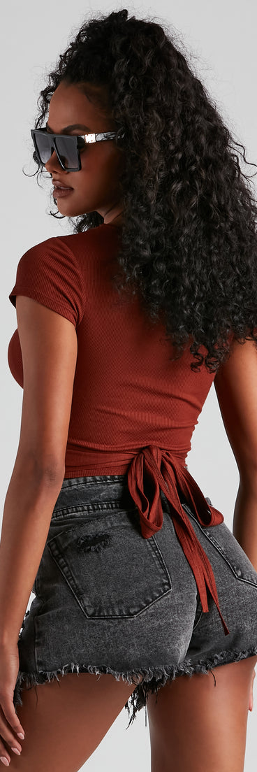 With fun and flirty details, The Perfect Basic Knit Crop Top shows off your unique style for a trendy outfit for the summer season!