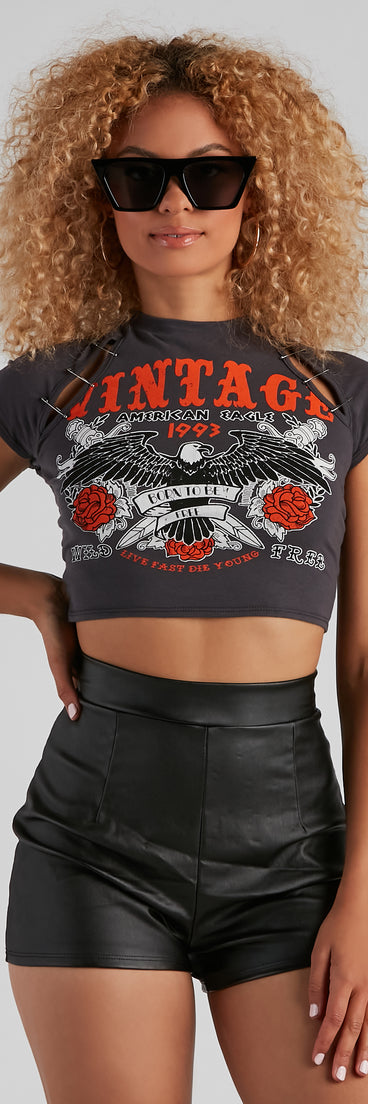 With fun and flirty details, Americana Raglan Graphic Crop Tee shows off your unique style for a trendy outfit for the summer season!