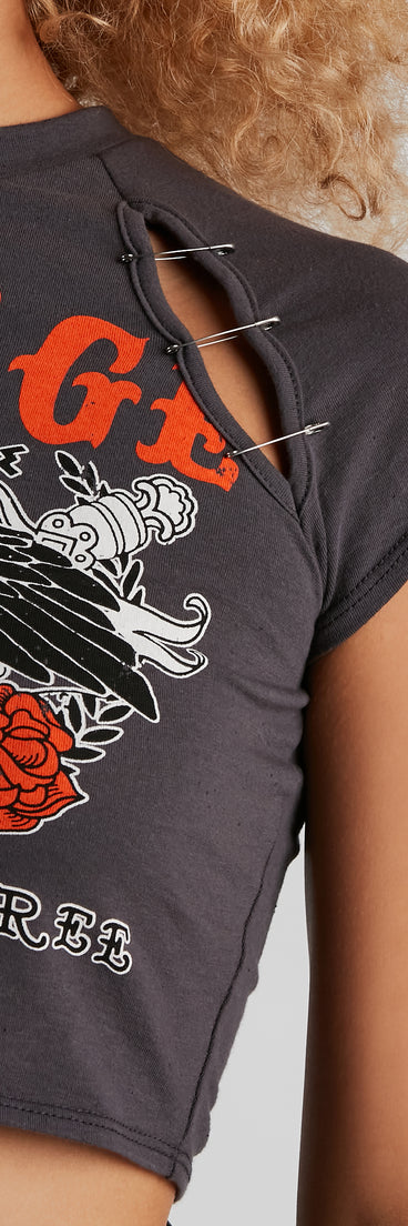 With fun and flirty details, Americana Raglan Graphic Crop Tee shows off your unique style for a trendy outfit for the summer season!