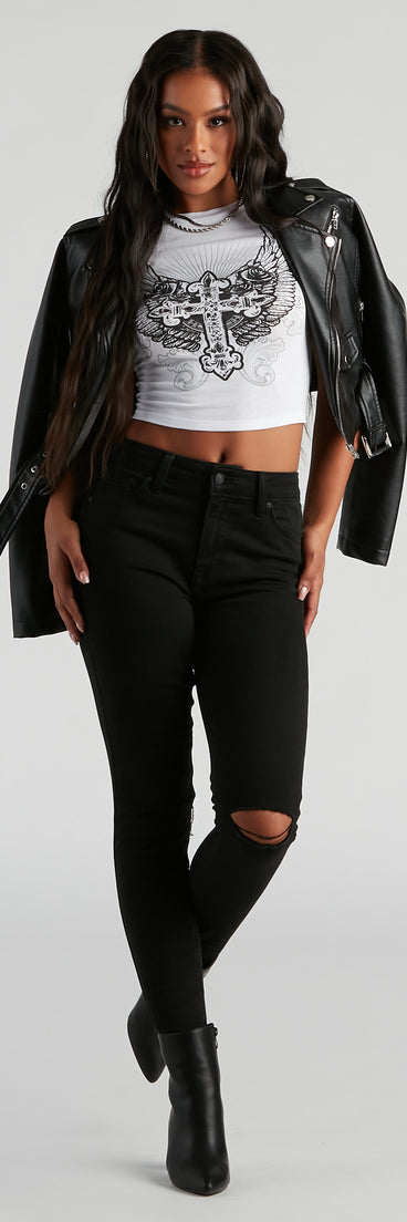 Wings Of An Angel Graphic Tee is a trendy pick to create 2023 festival outfits, festival dresses, outfits for concerts or raves, and complete your best party outfits!