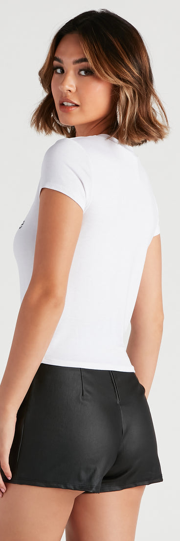 With fun and flirty details, Sagittarius Graphic Crop Tee shows off your unique style for a trendy outfit for the summer season!