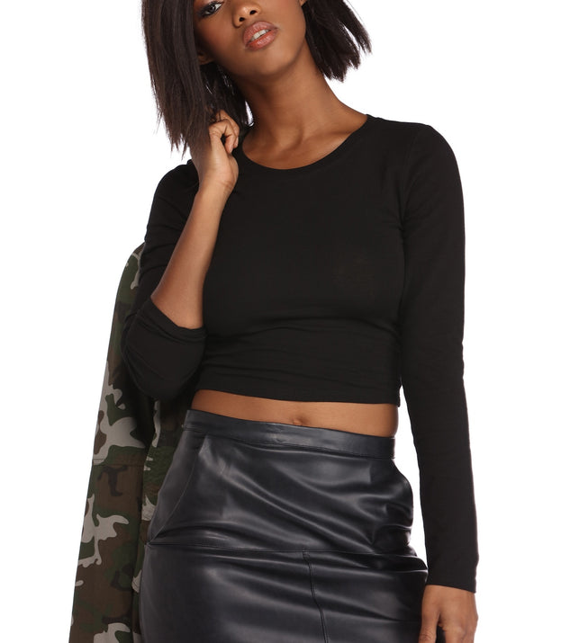 With fun and flirty details, Hit The Basics Crop Top shows off your unique style for a trendy outfit for the summer season!