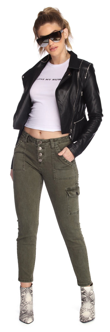 With fun and flirty details, Lose My Number Graphic Tee shows off your unique style for a trendy outfit for the summer season!