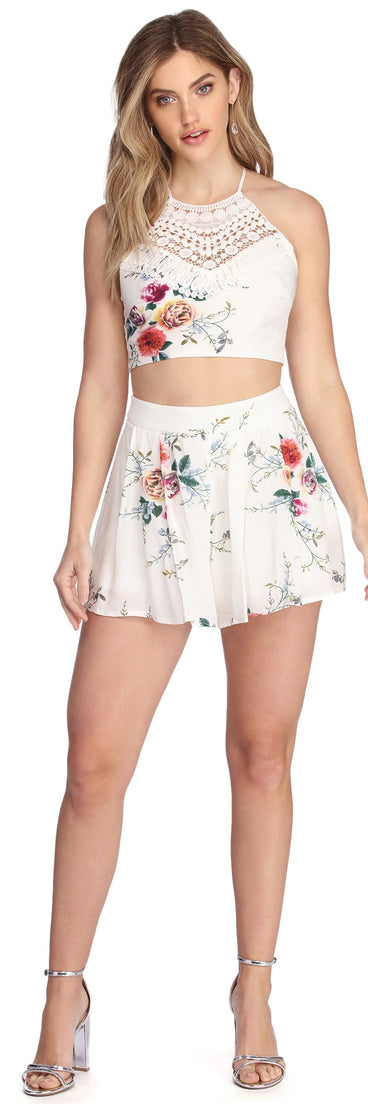 With fun and flirty details, Lovely In Floral Crop Top shows off your unique style for a trendy outfit for the summer season!