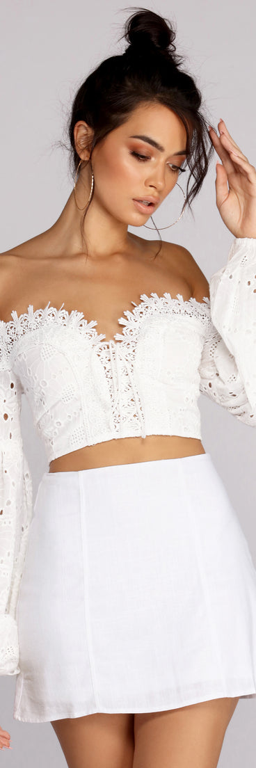 With fun and flirty details, Shoulder Show Off Crop Top shows off your unique style for a trendy outfit for the summer season!