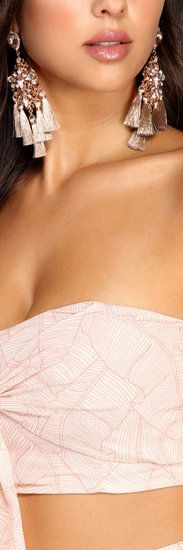 With fun and flirty details, Finer Lines Printed Crop Top shows off your unique style for a trendy outfit for the summer season!