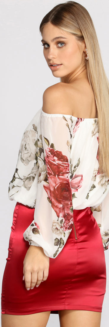 With fun and flirty details, Floral Chiffon Off The Shoulder Blouse shows off your unique style for a trendy outfit for the summer season!