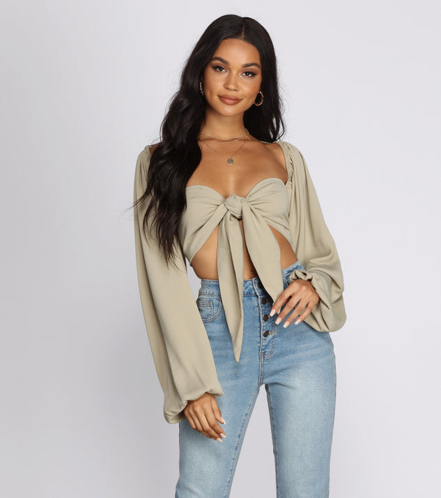 With fun and flirty details, Issa Vibe Tie Front Crop Top shows off your unique style for a trendy outfit for the summer season!