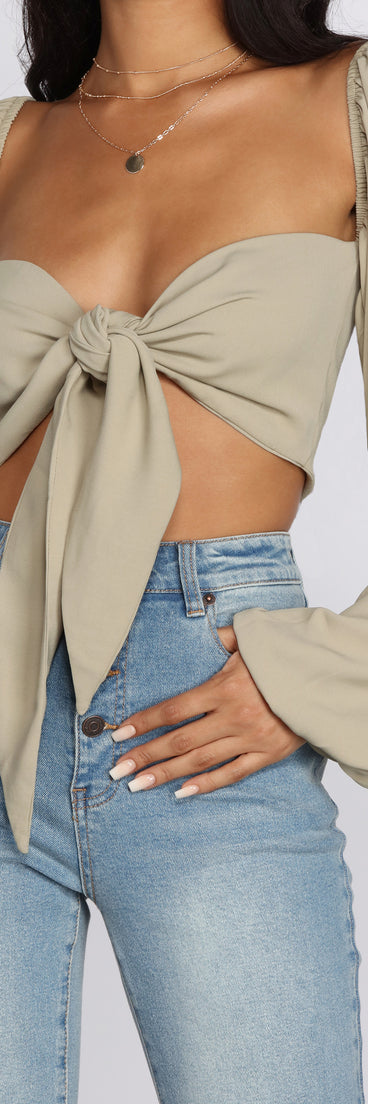 With fun and flirty details, Issa Vibe Tie Front Crop Top shows off your unique style for a trendy outfit for the summer season!